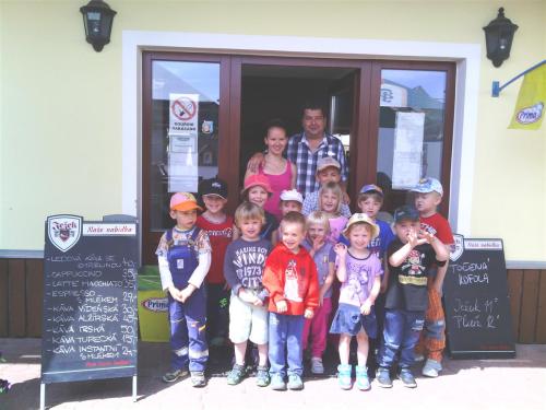 Červen - 'ZMRZLINOVÝ POHÁR V&nbsp;ADRII OD&nbsp;PANA RADKA MINÁŘE'